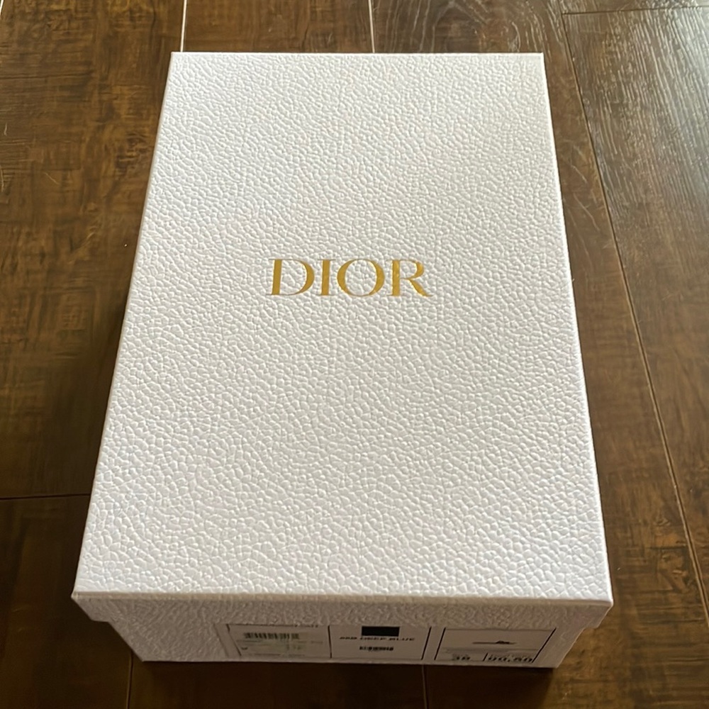 Dior flat sandals shoe box